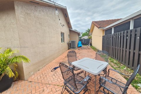 Casa en venta en Miami, Florida, 3 dormitorios, 115.38 m2 № 2002993 - foto 23