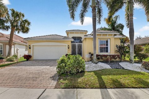 House in Lake Worth, Florida 3 bedrooms, 207.36 sq.m. № 2262322