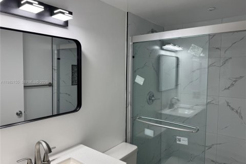 Copropriété à louer à Miami, Floride: 3 chambres, 108.23 m2 № 2080198 - photo 4