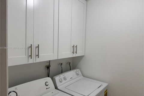 Copropriété à louer à Miami, Floride: 3 chambres, 108.23 m2 № 2080198 - photo 14