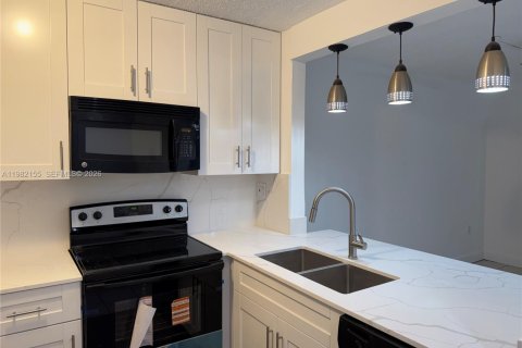 Copropriété à louer à Miami, Floride: 3 chambres, 108.23 m2 № 2080198 - photo 3
