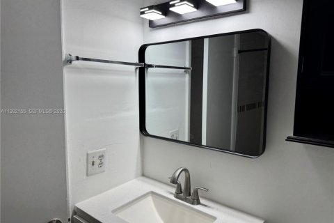 Copropriété à louer à Miami, Floride: 3 chambres, 108.23 m2 № 2080198 - photo 9