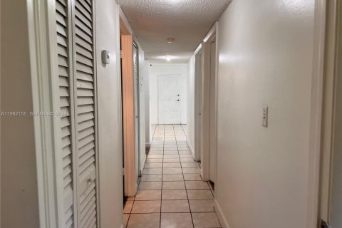 Copropriété à louer à Miami, Floride: 3 chambres, 108.23 m2 № 2080198 - photo 11
