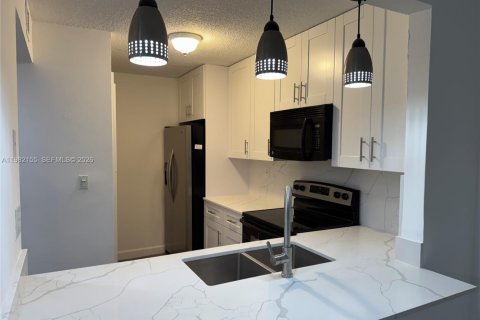 Copropriété à louer à Miami, Floride: 3 chambres, 108.23 m2 № 2080198 - photo 17