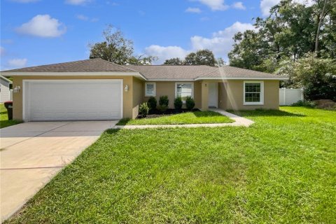 House in Ocala, Florida 3 bedrooms, 128.95 sq.m. № 1903882 - photo 1
