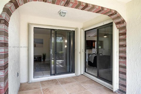 House in Boca Raton, Florida 3 bedrooms, 125.23 sq.m. № 2065981 - photo 23