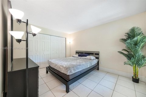 House in Boca Raton, Florida 3 bedrooms, 125.23 sq.m. № 2065981 - photo 15