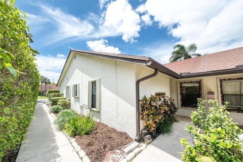 House in Boca Raton, Florida 3 bedrooms, 125.23 sq.m. № 2065981 - photo 2