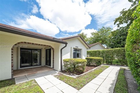House in Boca Raton, Florida 3 bedrooms, 125.23 sq.m. № 2065981 - photo 22