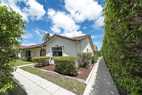 House in Boca Raton, Florida 3 bedrooms, 125.23 sq.m. № 2065981