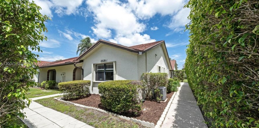 House in Boca Raton, Florida 3 bedrooms, 125.23 sq.m. № 2065981