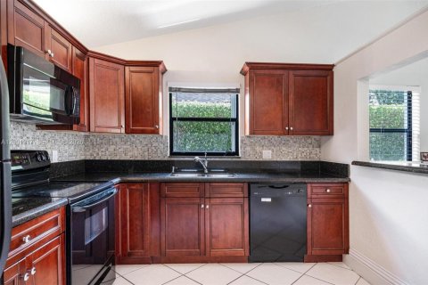 House in Boca Raton, Florida 3 bedrooms, 125.23 sq.m. № 2065981 - photo 7