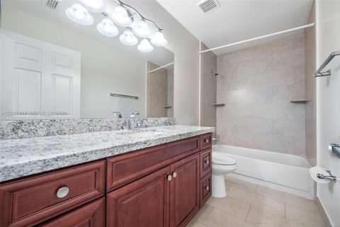 House in Boca Raton, Florida 3 bedrooms, 125.23 sq.m. № 2065981 - photo 17