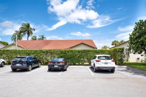 House in Boca Raton, Florida 3 bedrooms, 125.23 sq.m. № 2065981 - photo 25