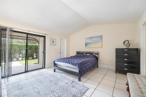 House in Boca Raton, Florida 3 bedrooms, 125.23 sq.m. № 2065981 - photo 10