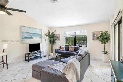 House in Boca Raton, Florida 3 bedrooms, 125.23 sq.m. № 2065981 - photo 5