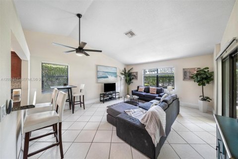 House in Boca Raton, Florida 3 bedrooms, 125.23 sq.m. № 2065981 - photo 4