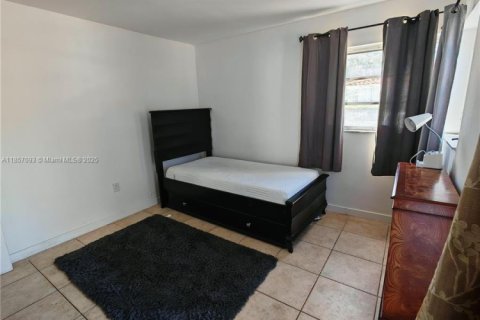 House in Coral Gables, Florida 4 bedrooms, 299.15 sq.m. № 1883794 - photo 5
