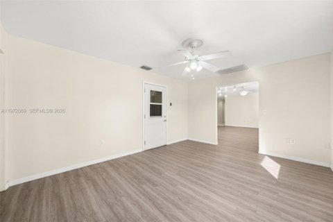 House in Sebring, Florida 3 bedrooms, 149.57 sq.m. № 2032801 - photo 9