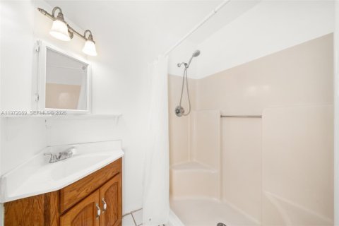 House in Sebring, Florida 3 bedrooms, 149.57 sq.m. № 2032801 - photo 20