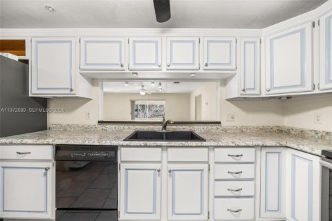 House in Sebring, Florida 3 bedrooms, 149.57 sq.m. № 2032801 - photo 14