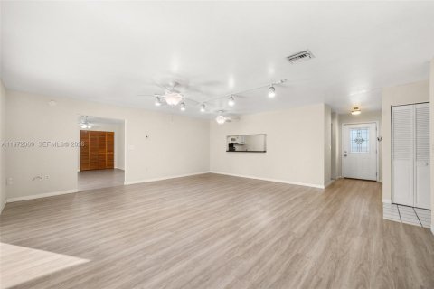 House in Sebring, Florida 3 bedrooms, 149.57 sq.m. № 2032801 - photo 6