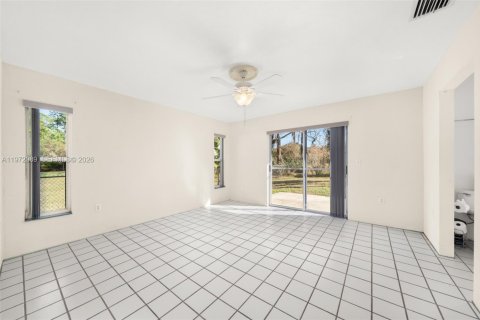 House in Sebring, Florida 3 bedrooms, 149.57 sq.m. № 2032801 - photo 15