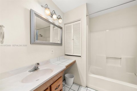 House in Sebring, Florida 3 bedrooms, 149.57 sq.m. № 2032801 - photo 26