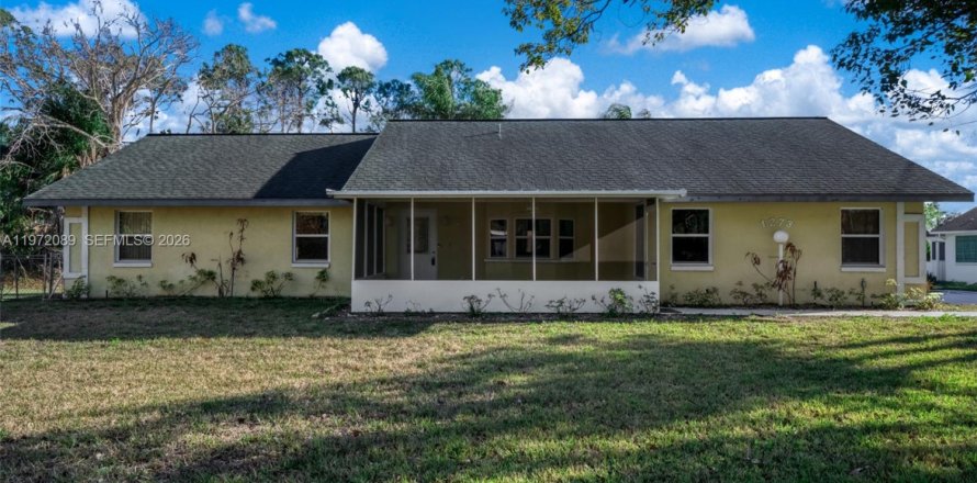 House in Sebring, Florida 3 bedrooms, 149.57 sq.m. № 2032801