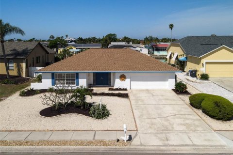 House in Apollo Beach, Florida 3 bedrooms, 170.48 sq.m. № 1642606 - photo 2