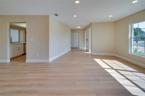House in Apollo Beach, Florida 3 bedrooms, 170.48 sq.m. № 1642606 - photo 4