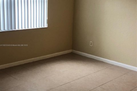 Commercial property in Coral Springs, Florida 82.87 sq.m. № 1788889 - photo 10