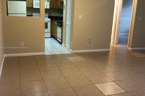 Commercial property in Coral Springs, Florida 82.87 sq.m. № 1788889 - photo 1