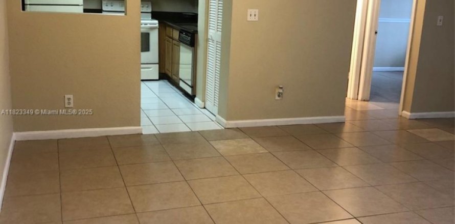 Commercial property in Coral Springs, Florida 82.87 sq.m. № 1788889