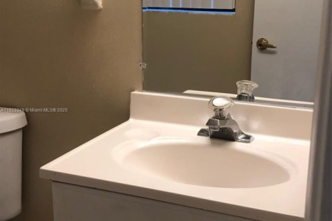 Commercial property in Coral Springs, Florida 82.87 sq.m. № 1788889 - photo 13