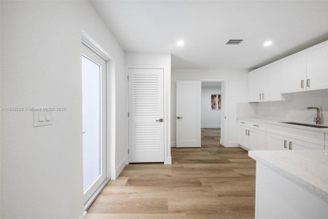 Villa ou maison à vendre à Miami, Floride: 3 chambres, 75.25 m2 № 1882524 - photo 10