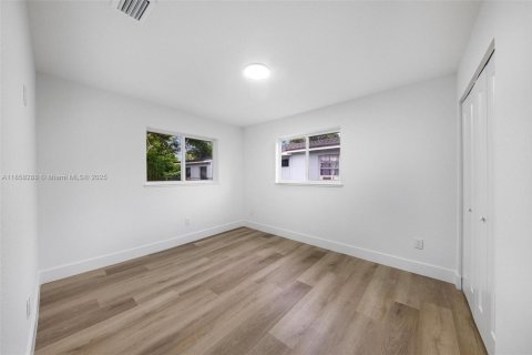 Villa ou maison à vendre à Miami, Floride: 3 chambres, 75.25 m2 № 1882524 - photo 19
