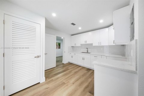 Villa ou maison à vendre à Miami, Floride: 3 chambres, 75.25 m2 № 1882524 - photo 11