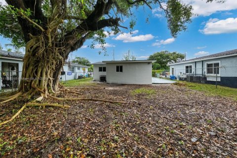 Villa ou maison à vendre à Miami, Floride: 3 chambres, 75.25 m2 № 1882524 - photo 27