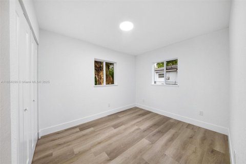 Villa ou maison à vendre à Miami, Floride: 3 chambres, 75.25 m2 № 1882524 - photo 23