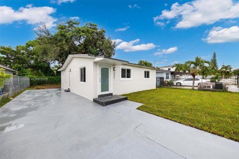 Villa ou maison à vendre à Miami, Floride: 3 chambres, 75.25 m2 № 1882524 - photo 2