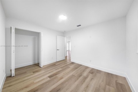 Villa ou maison à vendre à Miami, Floride: 3 chambres, 75.25 m2 № 1882524 - photo 18
