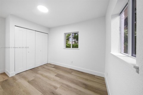 Villa ou maison à vendre à Miami, Floride: 3 chambres, 75.25 m2 № 1882524 - photo 24