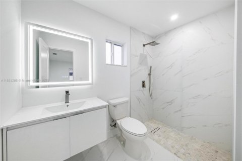 Villa ou maison à vendre à Miami, Floride: 3 chambres, 75.25 m2 № 1882524 - photo 22
