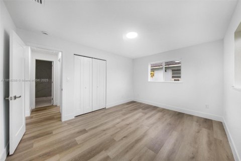 Villa ou maison à vendre à Miami, Floride: 3 chambres, 75.25 m2 № 1882524 - photo 21