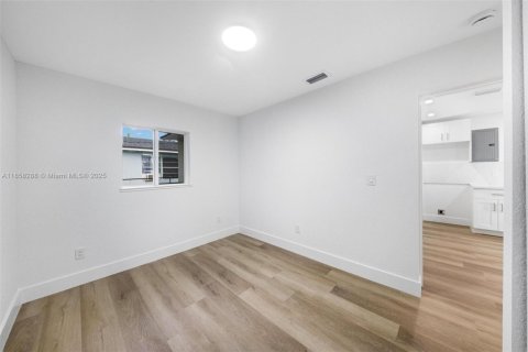 Villa ou maison à vendre à Miami, Floride: 3 chambres, 75.25 m2 № 1882524 - photo 15