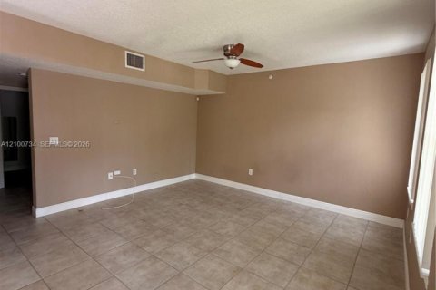 Copropriété à louer à Coral Springs, Floride: 2 chambres, 111.76 m2 № 2407753 - photo 5