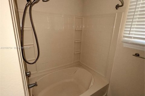 Copropriété à louer à Coral Springs, Floride: 2 chambres, 111.76 m2 № 2407753 - photo 10