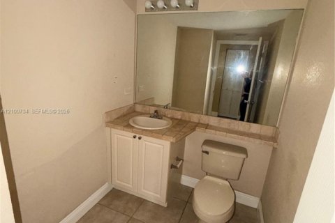 Copropriété à louer à Coral Springs, Floride: 2 chambres, 111.76 m2 № 2407753 - photo 9