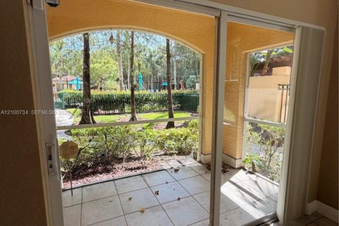 Copropriété à louer à Coral Springs, Floride: 2 chambres, 111.76 m2 № 2407753 - photo 4